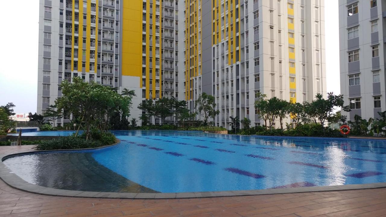Pool View 2br Springlake Summarecon By Travelio Apartemen *